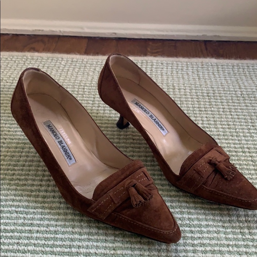Manolo Blahnik kitten heel Chesnut suede pumps.